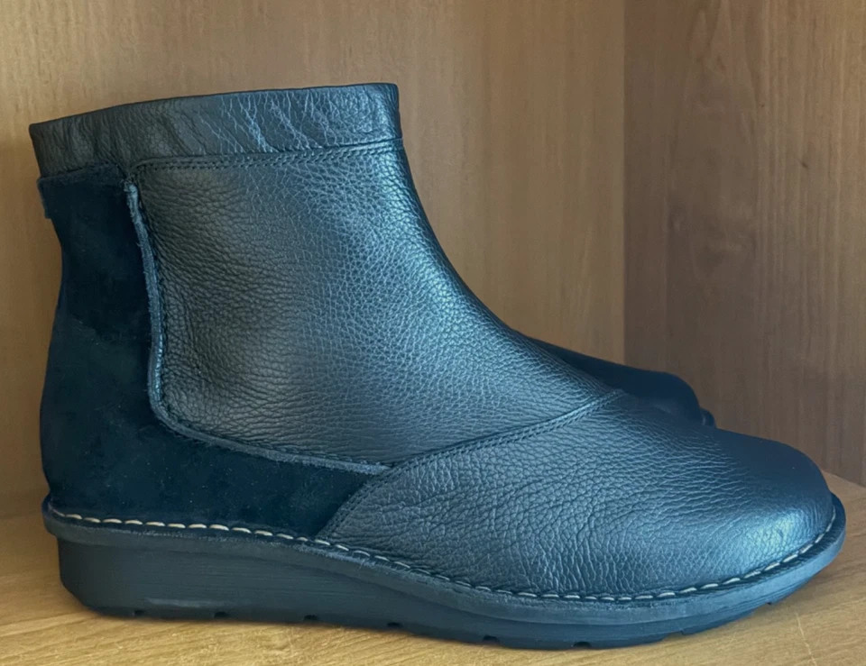 Women’s Clarks Michela Petal Black Leather/ Suede Ankle Boots Size 12 W NWOB - Image 2 of 4