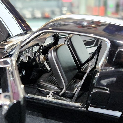 ACME Models 1/18 Ford Shelby Mustang GT500 (War Horse) Restomod 1967 - Picture 9 of 12