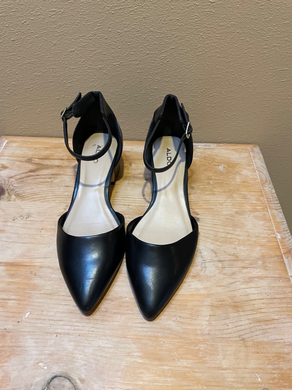 Aldo ankle strap black leather low Pumps Gem