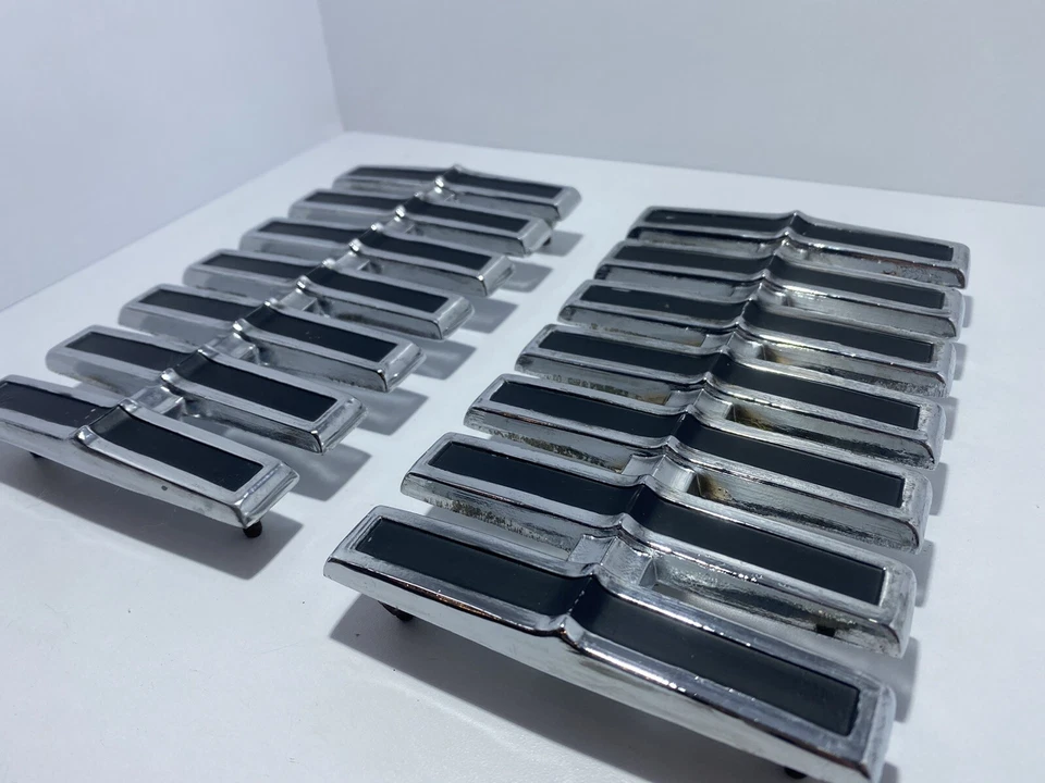 Par de molduras/ molduras de guardabarros trasero Ford Galaxie 500 1963 nuevo de lote (reproducción antigua) Foto 3 de 4