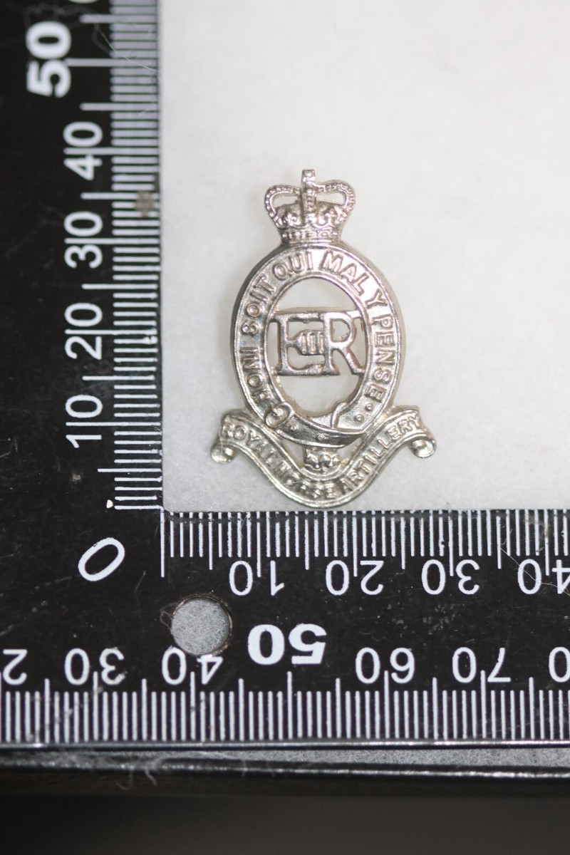 BRITISH ARMY METAL CAP BADGE ROYAL HORSE ARTILLERY QC