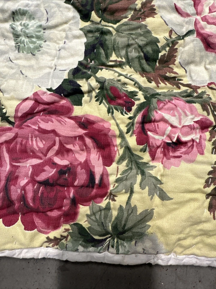 Southern Vintage Floral Quilt Full/ Queen One Piece As Is - Image 4 of 4