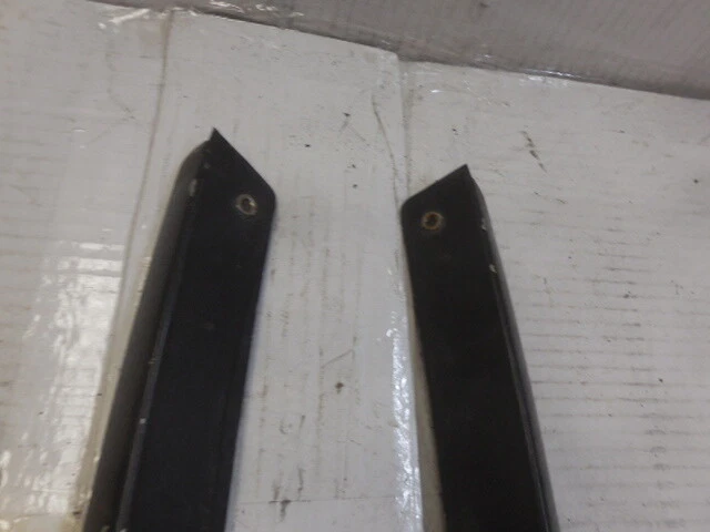80-85 Ferrari Mondial 8 OEM par de pilares B izquierdo y derecho pieza de ajuste exterior Foto 3 de 4