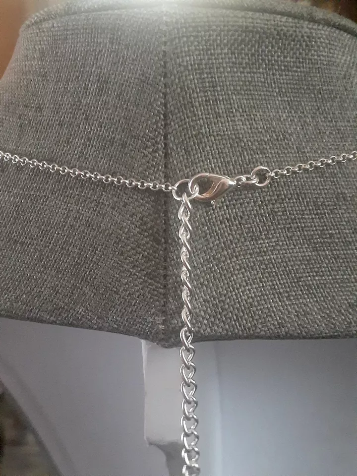 Colgante/broche/pin ajustable con diamantes de imitación de mariposa 21" Foto 2 de 4