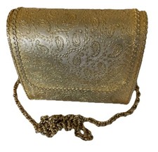 SAKS FIFTH AVENUE VINTAGE WOMENS GOLD METAL CLUTCH / PURSE MADE IN ITALY - USED