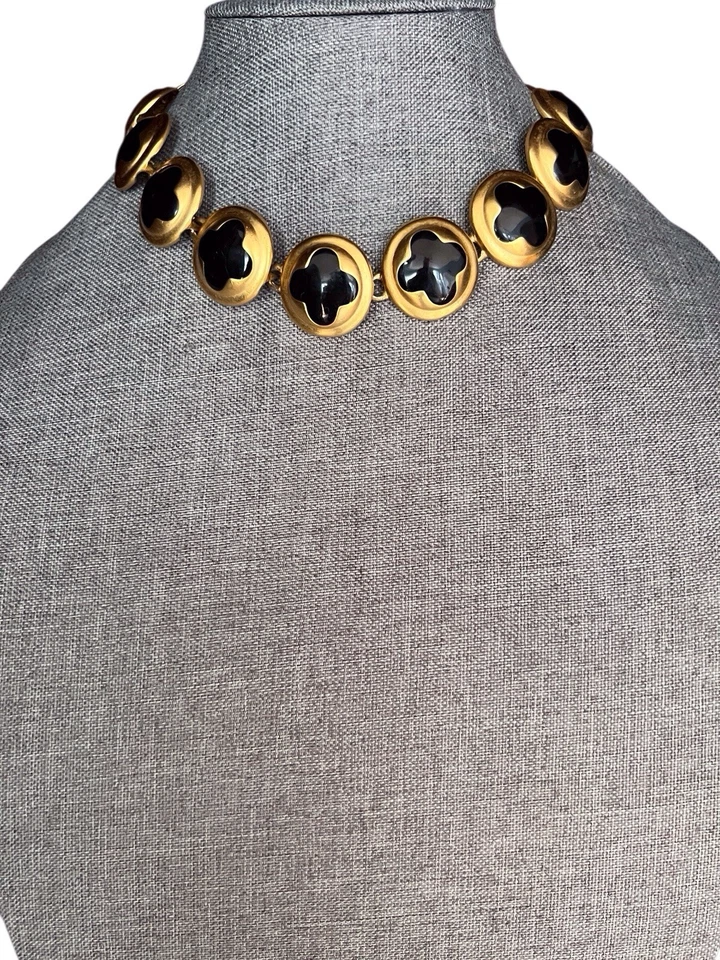 Collar de alta costura firmado Anne Klein placa de oro mate esmalte negro collar años 80 10 Foto 2 de 4