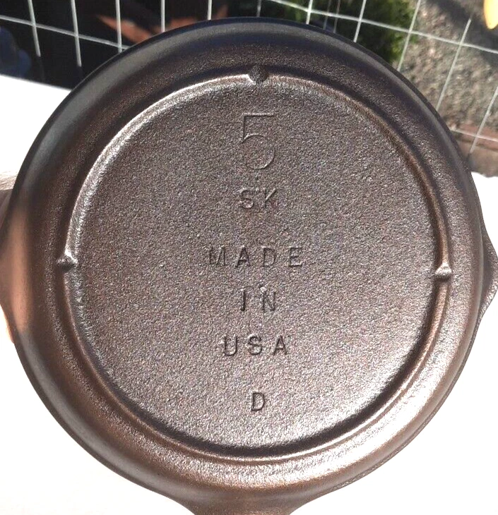 Unmarked Lodge #5 Three Notch Cast Iron Skillet