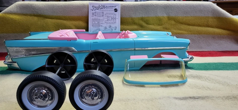 Coche Barbie Chevy Mattel 57 de colección (1988) - Caja abierta, nunca montado NewOldStock Foto 3 de 4