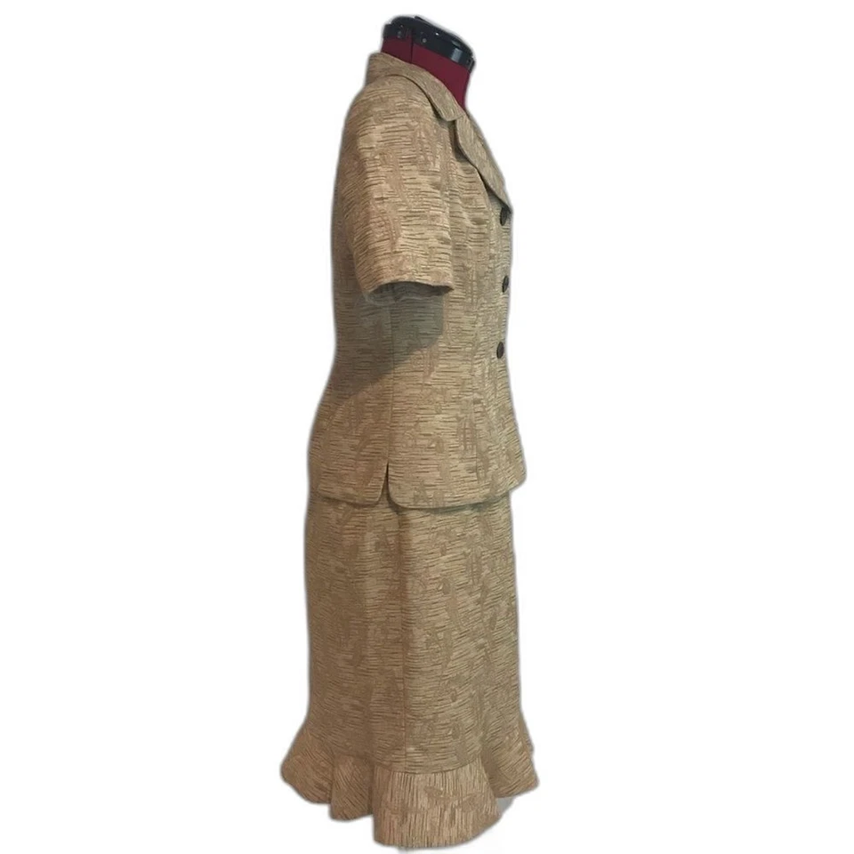 Le Suit Skirt Suit Women's Petite Size 6P Tan & Cream 2-Piece Set Skirt & Blazer - Image 3 of 4