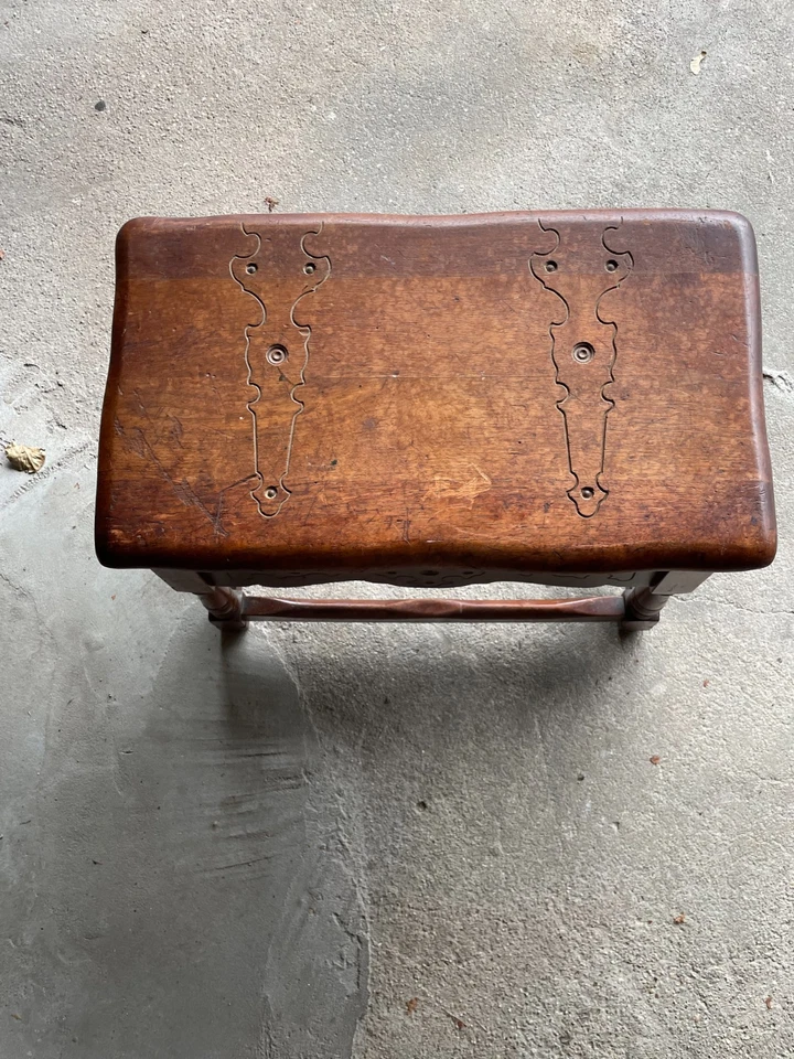 Banco de madera William & Mary vintage con almacenamiento de Cochran BUEN ESTADO Foto 2 de 4