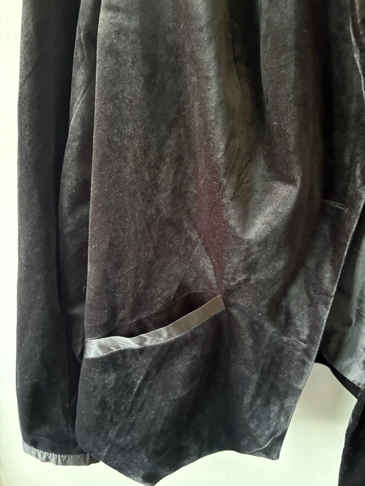 Chaqueta Torrid Harry Potter Hogwarts Talla 3 Se Ajusta XL Terciopelo Negro Juegos con disfraces Fantasía Foto 3 de 4