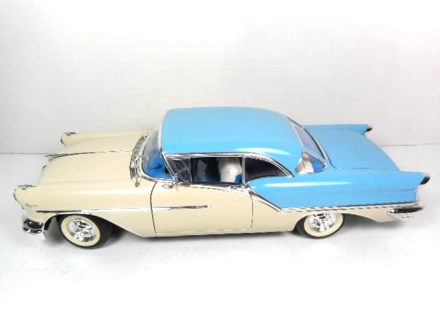 Oldsmobile Super 88 #50445 1957 Highway 61 1:18 Foto 2 de 4