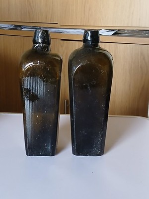 2 alte holländische Etui Glas Gin Flaschen