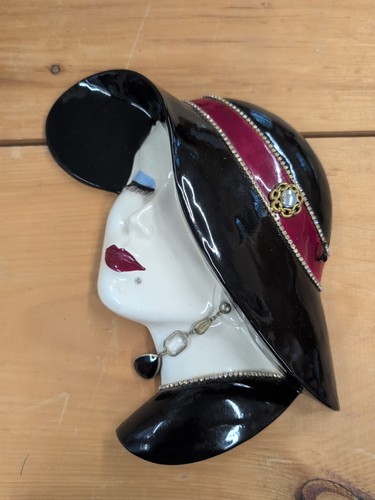 Vintage Frauengesicht Wandbild von Cast of Millions handbemalte Federn Maske