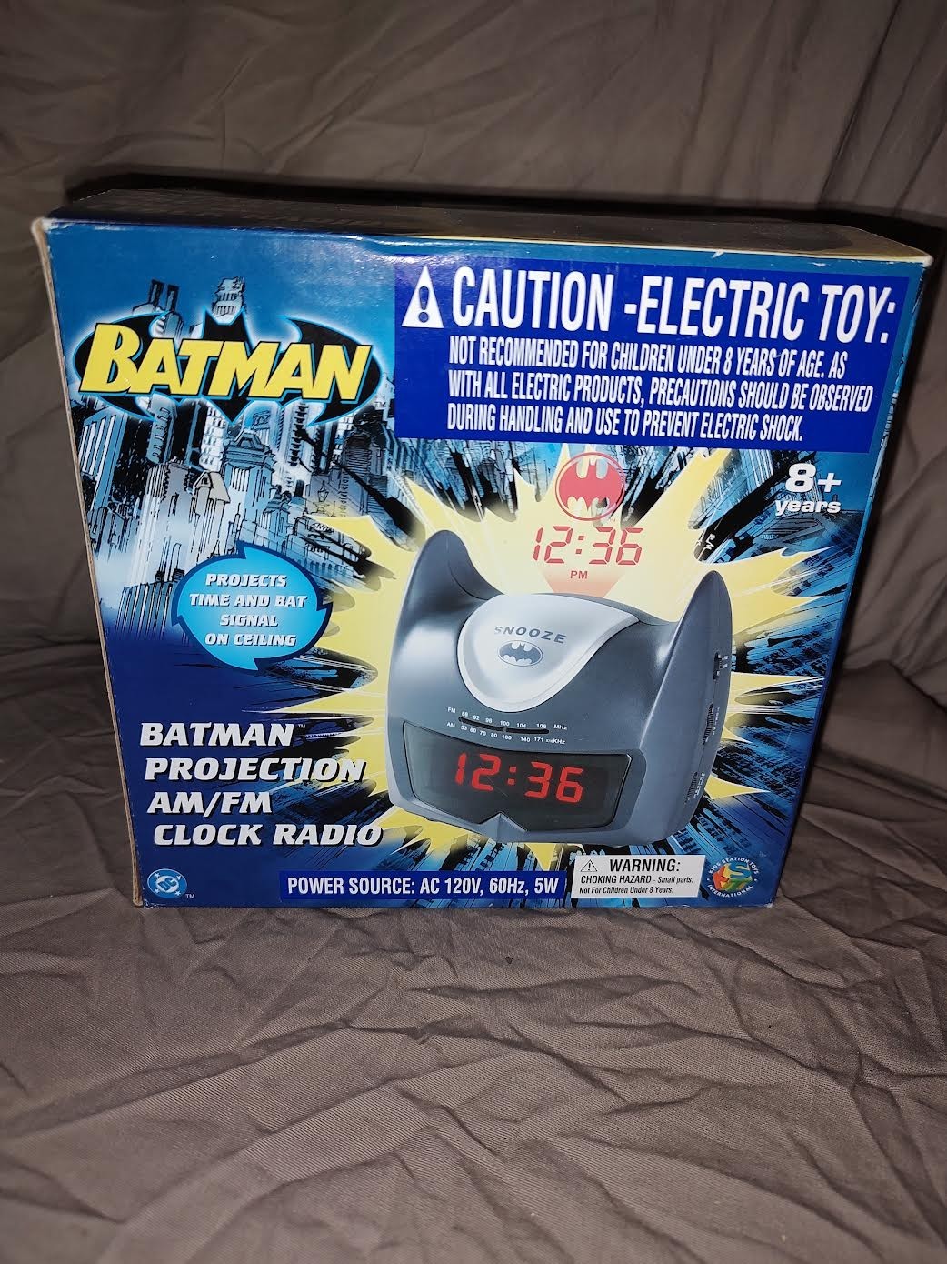 Batman Projection AM/FM Clock Radio - Vintage DC Alarm Clock