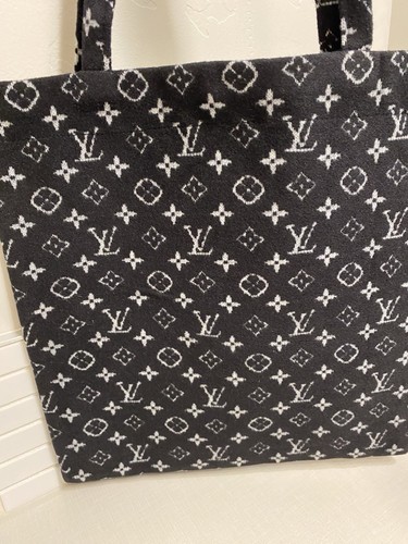 Louis Vuitton GWP VIP Tote - Soft Black w/white Logo Tote, Satin Lining - Picture 8 of 12