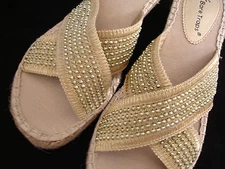 BARE TRAPS "Tense" Metallic Accents Gold Sandals Strappy 8 M Textile Upper NIB