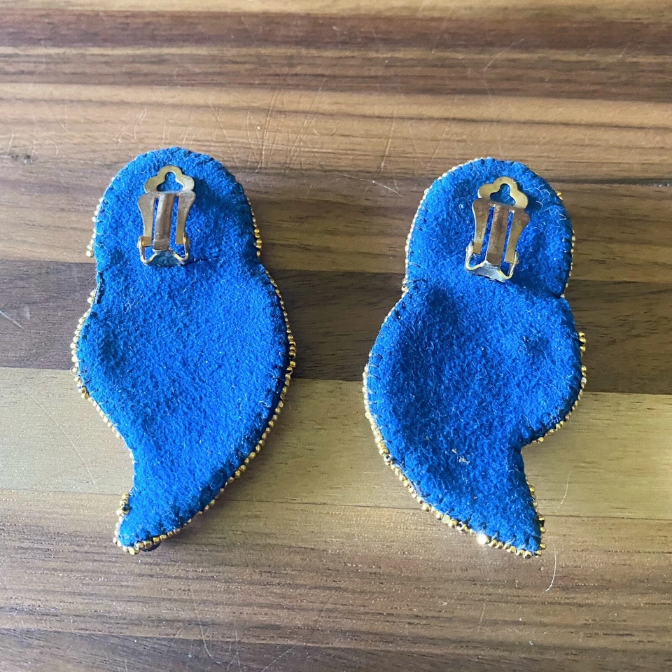 Handmade Iolite and Glass Beaded Earrings Peacock Colors Handcrafted Clip Ons Foto 3 de 4