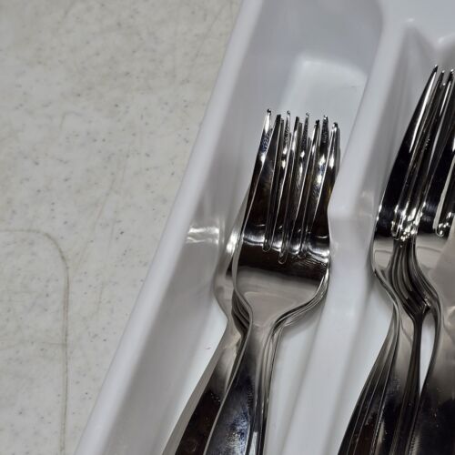 Oneida Stainless Flatware 18/10 | Shiny | 53 Piece Set | Excellent Condition - Picture 3 of 10