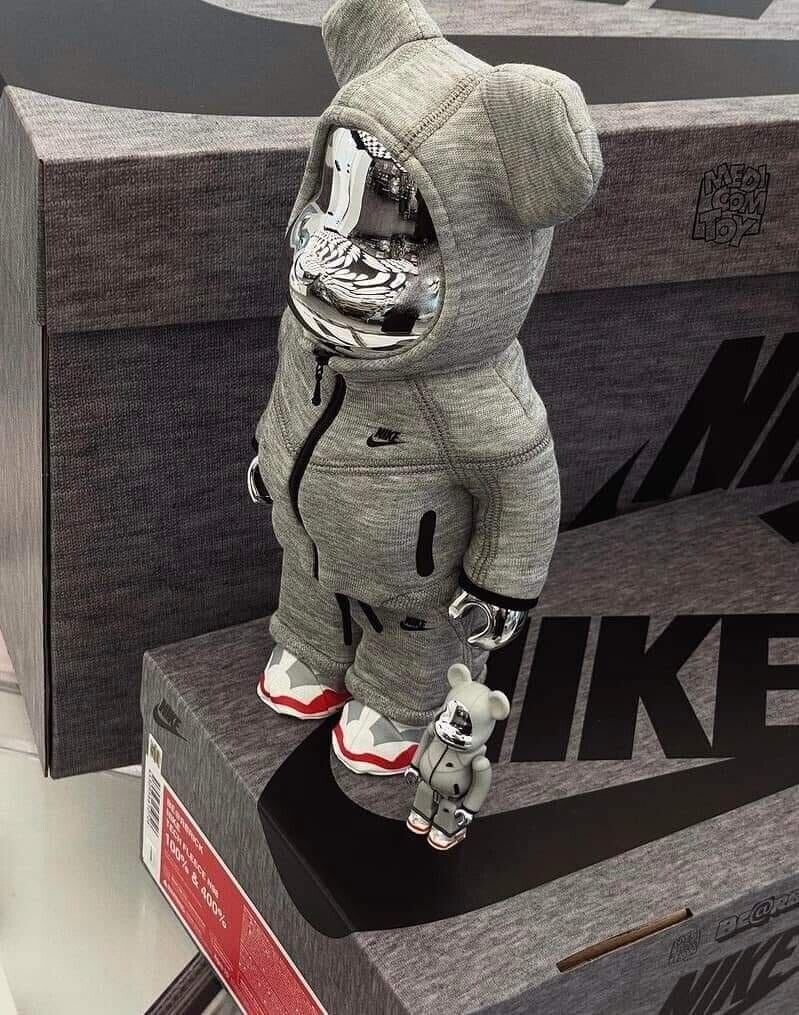 Medicom 400% + 100% Bearbrick ~ NIKE Be@rbrick TECH FLEECE N98