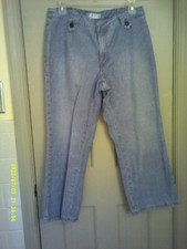 Ladies Tommy Hilfiger Brand Capris, Size 6. Zippere/hook/No pockets. Light blue.