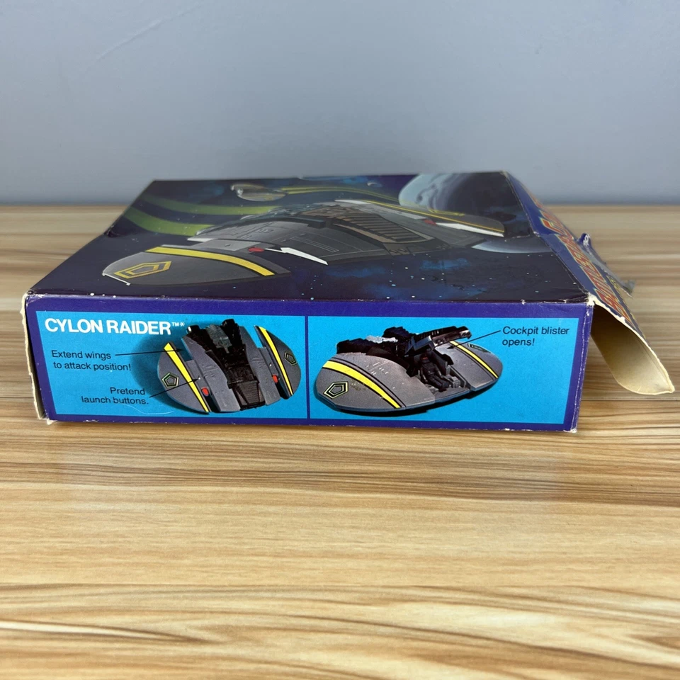 1978 MATTEL BATTLESTAR GALACTICA CYLON RAIDER BOX CONTENTS STILL SEALED - Image 4 of 4