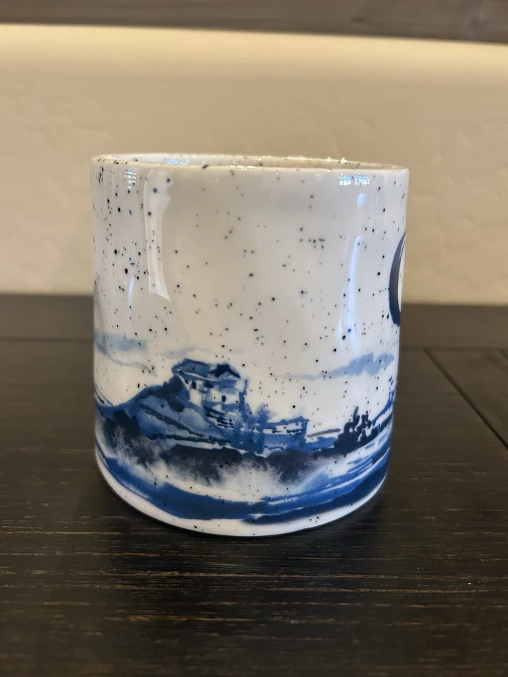 Taza de gres Anthropologie letras flotantes “C” diseño natural moteado azul Foto 2 de 4