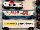Lot Of 13 H O Scale Cabooses, Ore Cars, Freight Cars - Soo, CN, Milw., ATSF, UP — photo 2