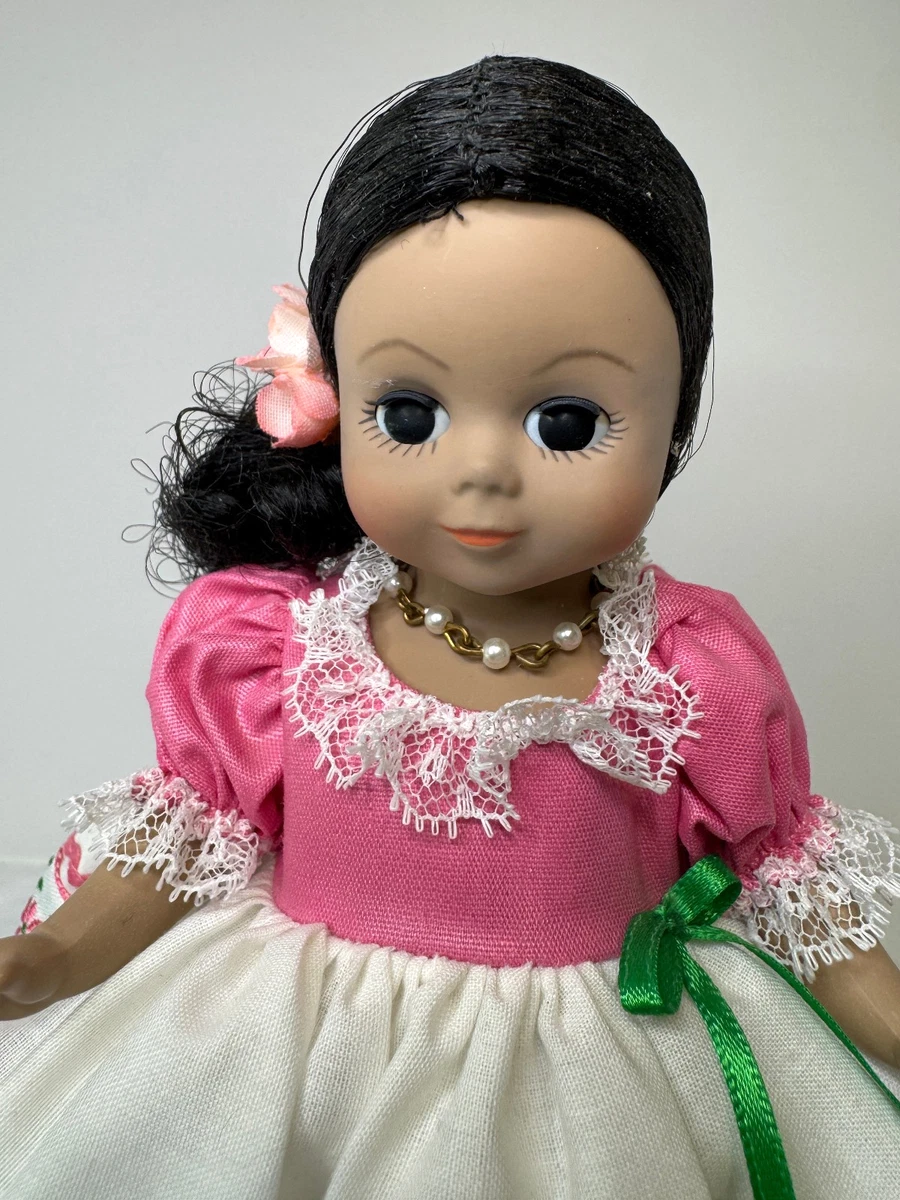 Muñeca Madame Alexander Chile 8" #528 - Colección Internacional - Caja