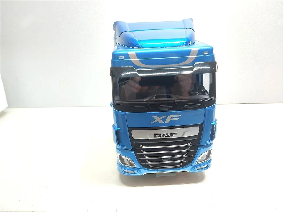 Camion DAF XF 530 Space Cab Blu del 2018 - 1/18 Premium ClassiXXs IXO #DIFETTO# - Immagine 2 di 4