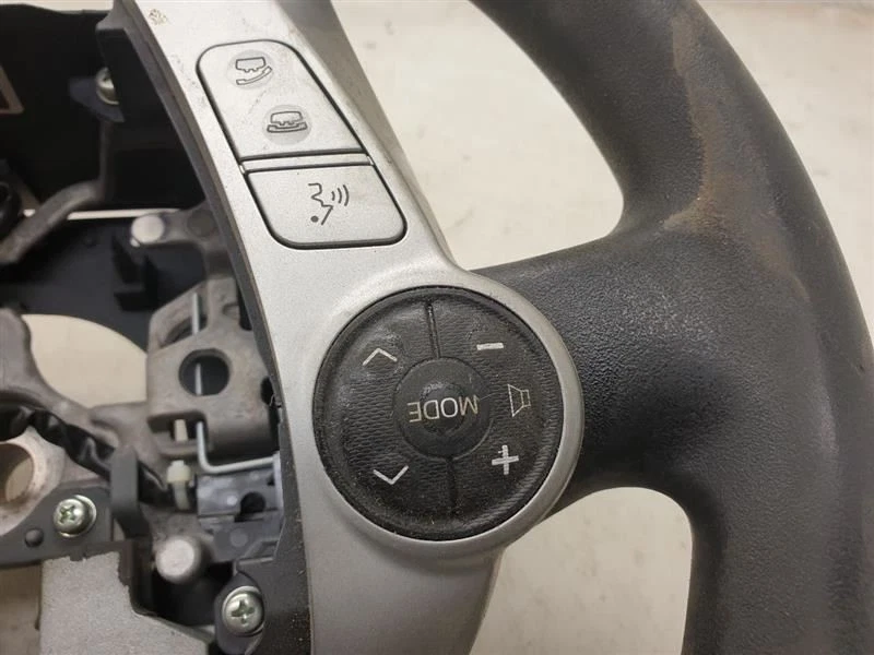 Toyota Prius V-Five 2012 volante  Foto 3 de 4