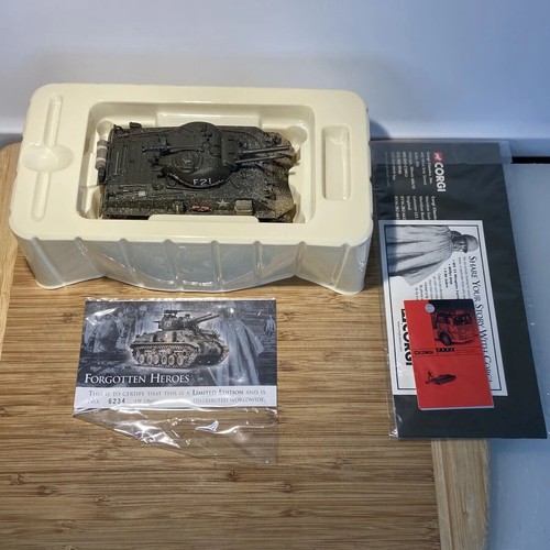 Corgi Forgotten Heroes, Sherman Tank w/Flamethrower M4A2E8 USMC 1:50 Diecast-NIB - Picture 4 of 14