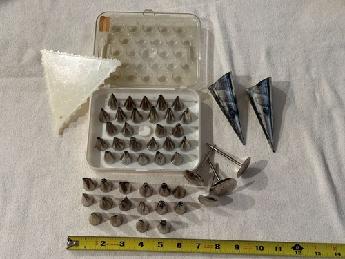 Vintage Wilton Cake Decorating Nozzle Set with 18 Extra Tips - Description Below