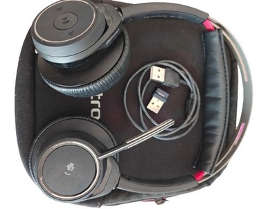 Plantronics B825 Stereo Headset mit USB-Dongle Sehr guter Zustand