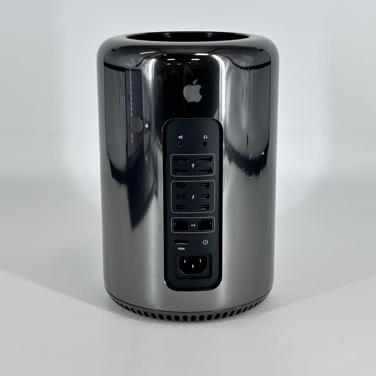 MacPro2013 / 4コア / 32GB / 500GB/ D300 Mac Pro Black Late 2013 3.7GHz Quad-Core Intel Xeon E5 FirePro