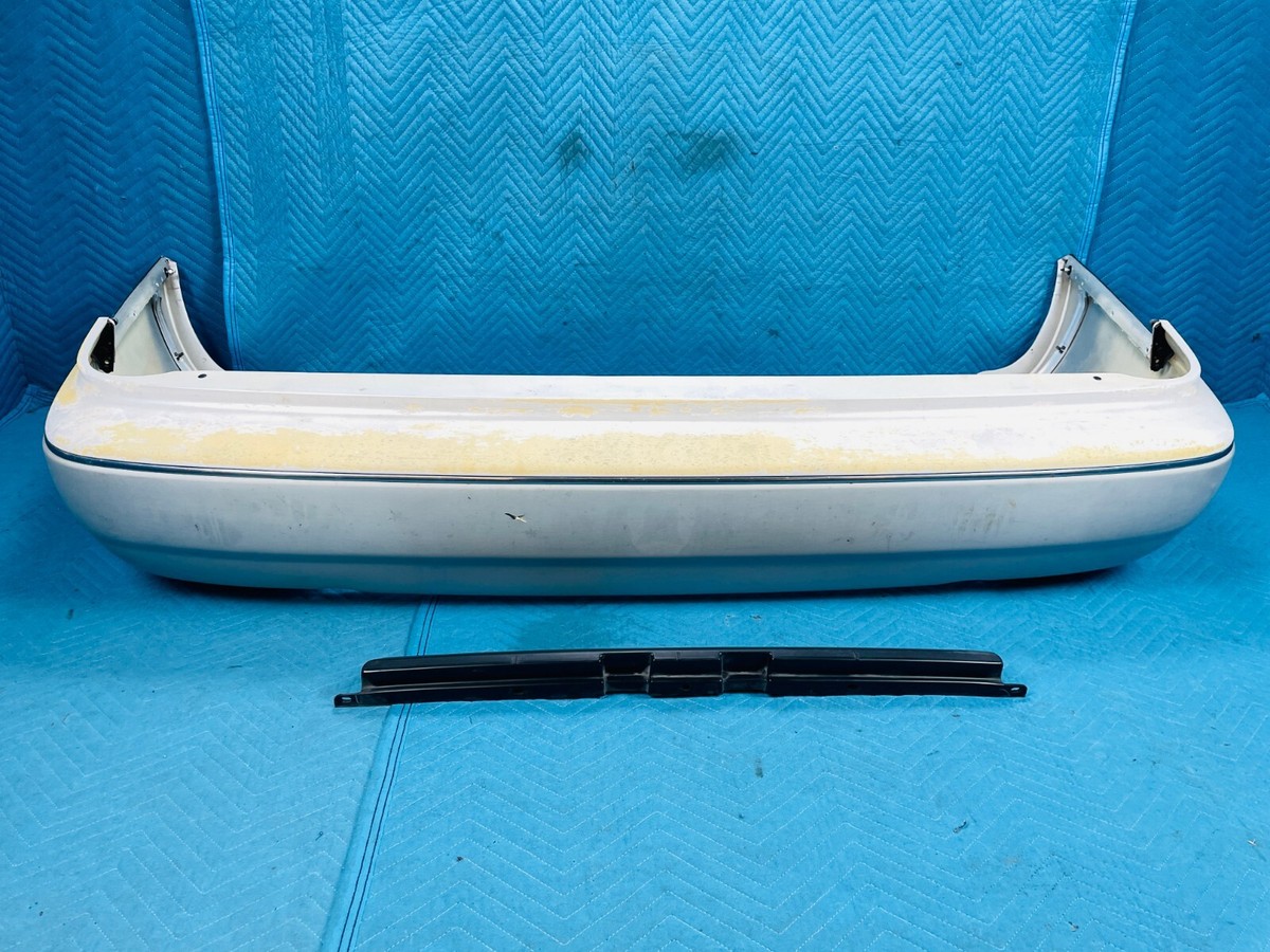 1990-1994 Lexus LS400 Rear Bumper w/Moulding & Impact Absorber