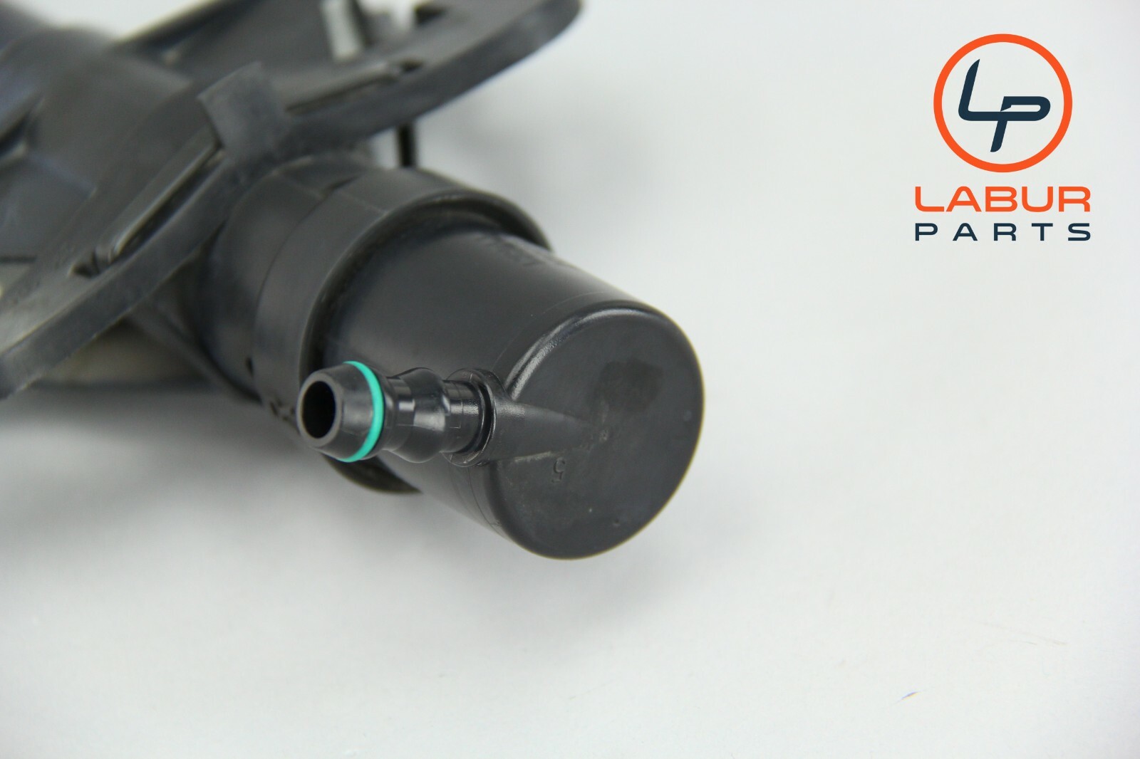 M139 03-08 Maserati Quattroporte Front Right Headlight Washer Nozzle Jet B084