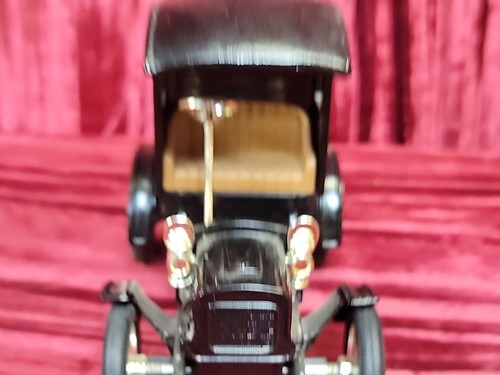 Ertl 1931 Hawkeye Anheuser Busch Budweiser Beer Delivery Truck Coin Bank Red - Picture 17 of 21