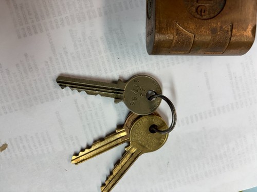 Yale Specialist Bronze Padlock S17/86 - Picture 2 of 7
