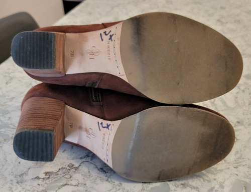 Women's Cole Haan Ankle Boots Short Brown Brushed Leather Zip Swoosh Soles 7 B - Picture 7 of 8