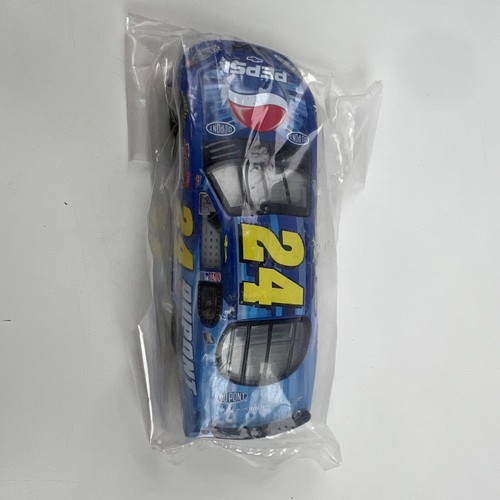 Jeff Gordon #24 Pepsi DuPont 1:64 Diecast 2003 Action Monte Carlo - Picture 6 of 6