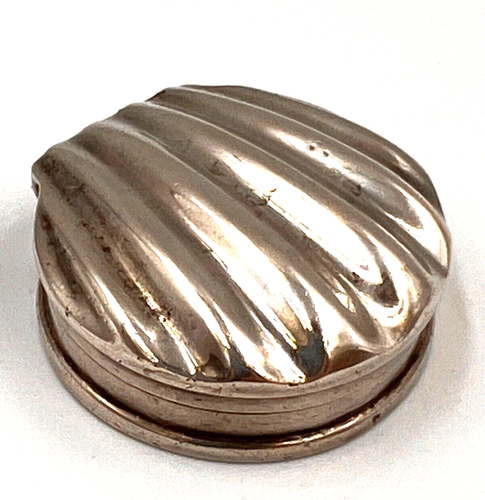 Vintage Sterling Silver Shell Shaped Hinged Pill Box Hallmarked London DP 1938 - Picture 13 of 16