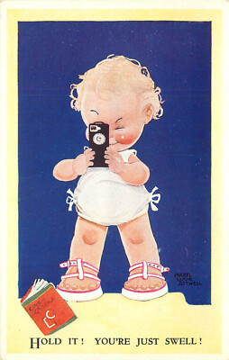 マーベルルーシーアトウェル HOLD IT YOU'RE JUST SWELL Mabel Lucie Atwell Postcard 4242 Child With Camera Hold It
