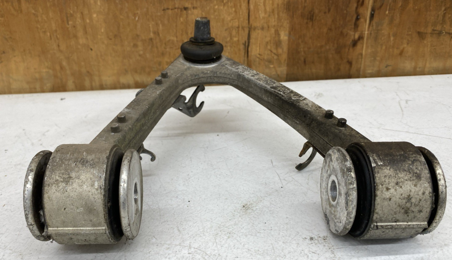 2006 Maserati Quattroporte M139 Left Front Upper Control Arm 206582