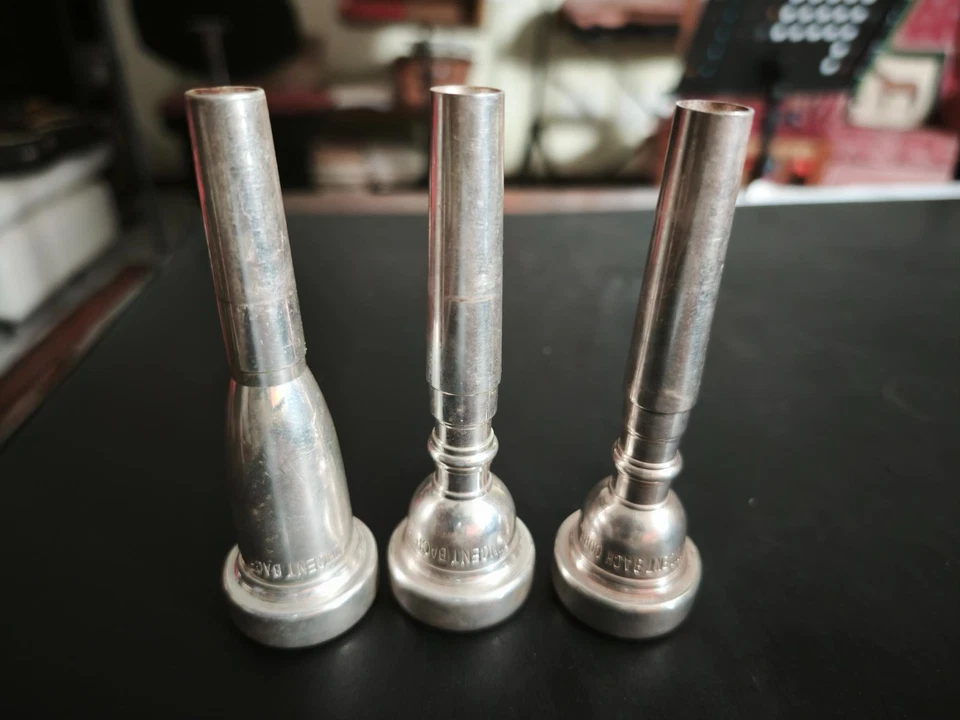 Bocchini tromba Vincent Bach 8 1/2A, 5C, 1-1/2B Megatone + sordina e gadget - Immagine 2 di 4