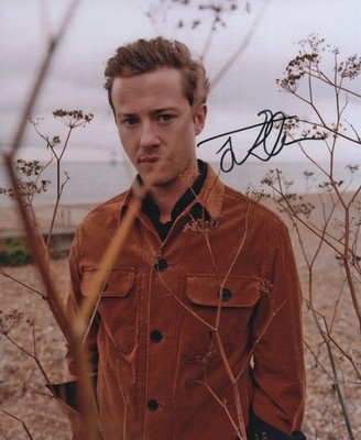 Joseph Quinn Stranger Things Original 10''x8'' handsigniertes Foto mit Echtheitszertifikat