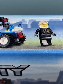 LEGO City 3648 Police Chase - RARE Special Edition 2011- Retired SEALED LEGO Set