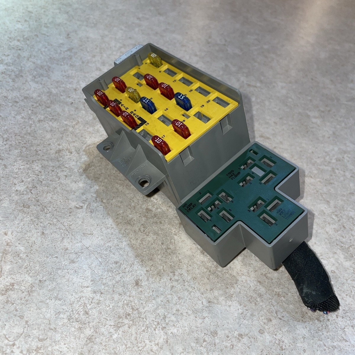 2002 dodge neon cigarette lighter fuse 1999 2005 Dodge Neon Fuse Relay Junction Box Assembly P04793561AL