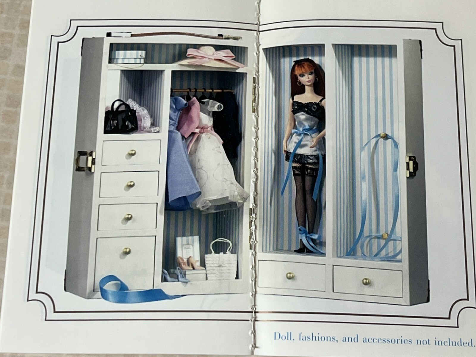 NRFB BARBIE DOLL SILKSTONE FASHION MODEL WARDROBE CARRYING CASE B1328-9993