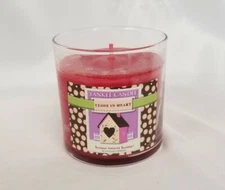 Yankee Candle Close In Heart Home Sweet Home Scented  7 Ounce Jar Candle